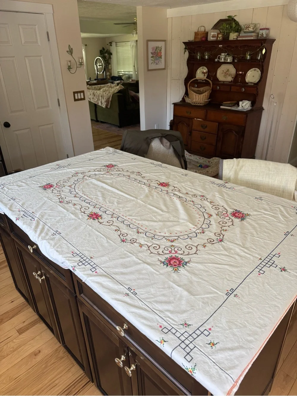 Embroidered Floral Cotton Tablecloth in White and Pink